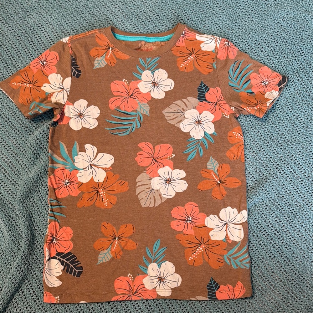 5/$25 Boys 8/10 Floral Hawaiian Brown T-Shirt